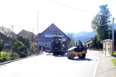ASFALTIRANJE DOLENJE JEZERO 07 FOTO LJUBO VUKELIČ